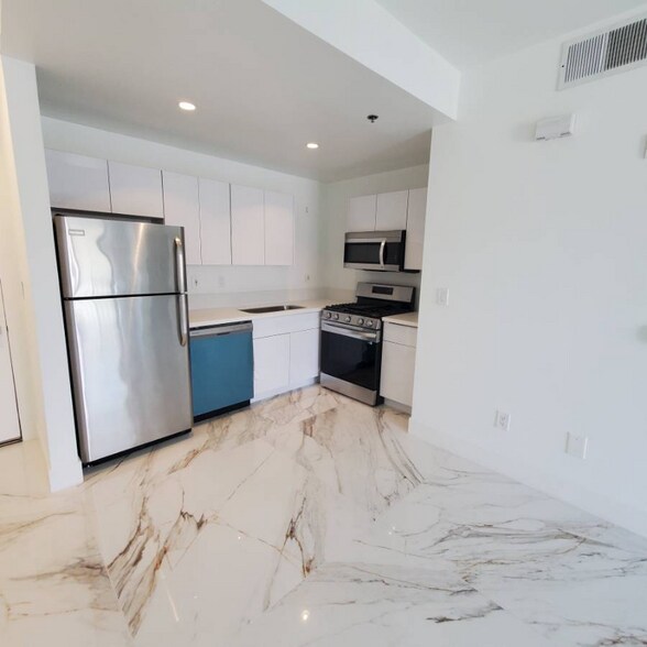 Building Photo - 8811 Burton Wy