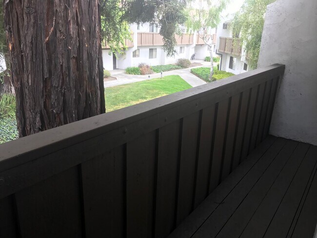 Building Photo - Available NOW! 2 Bedroom Condominium with ...