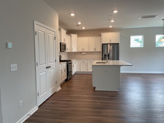 Building Photo - 2903 Siebold Dr