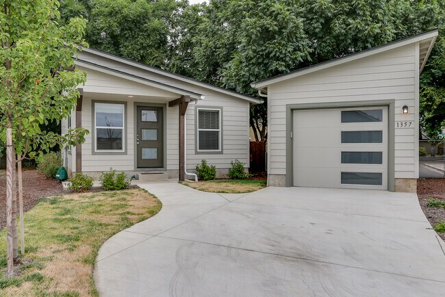 Building Photo - 2bdrm/1bthrm Tiny House  ~ Landscaping Inc...