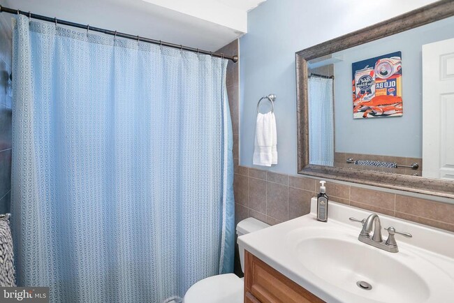 Building Photo - 6833 Inverness Dr