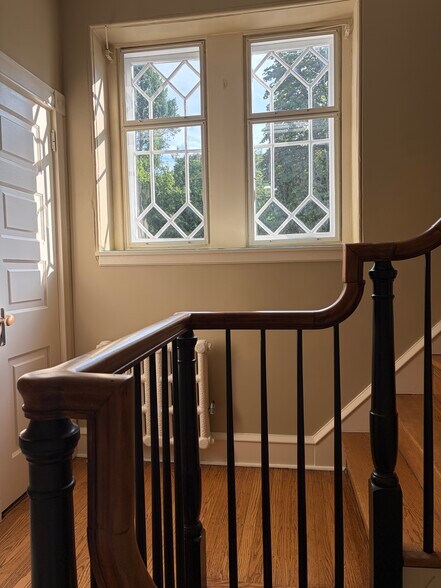 2nd floor landing with closet - 7709 Cherokee St