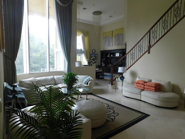 Building Photo - 2613 Treanor Terrace