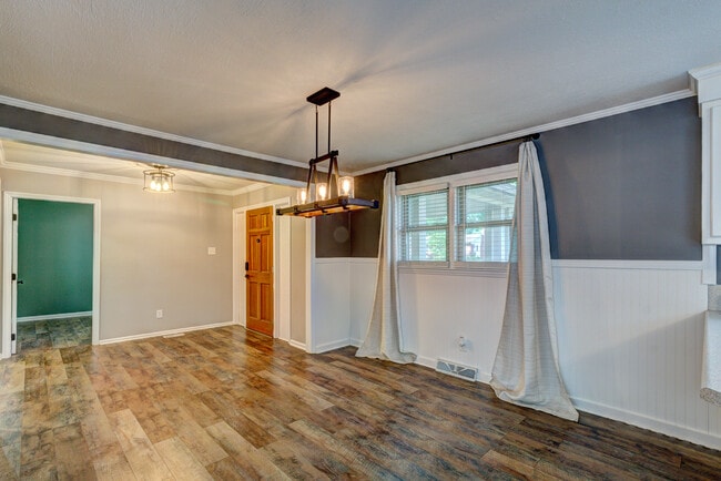 Building Photo - 1409 Delview Rd
