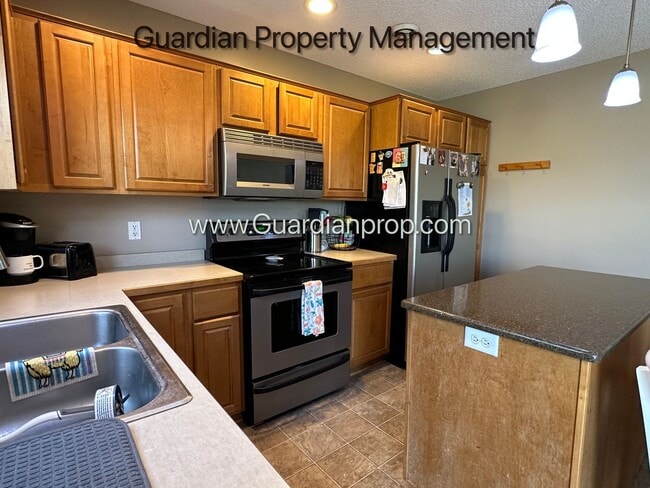 Building Photo - Lakeville End Unit Town Home, 2 Car Garage, 2.5 Baths, Walk out Patio, Available July