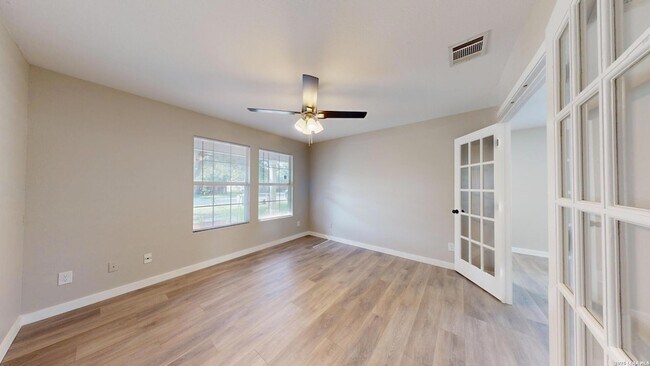 Building Photo - 145 S Willow Way