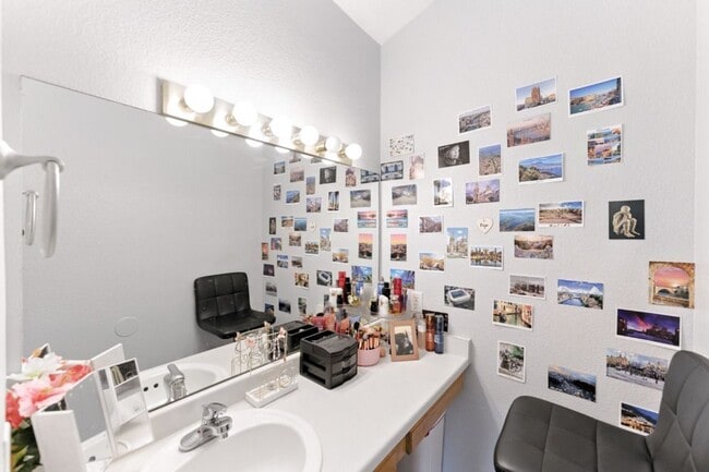 Building Photo - 17281 E Ford Dr