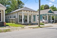 Building Photo - Luxurious Furnished Downtown Cottage - Mid...