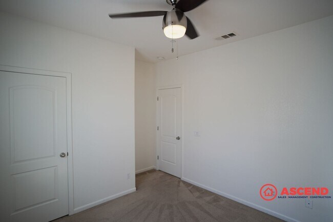 Building Photo - Charming 3 bedroom Home In Southwest!