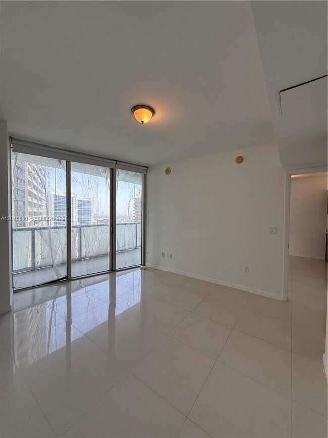 Building Photo - 495 Brickell Ave