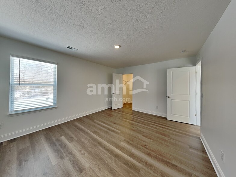 Building Photo - 233 Deanscroft Dr