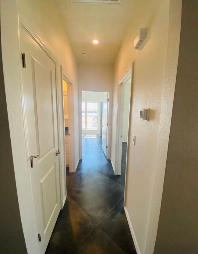 Building Photo - 5530 Gonzaga Ln