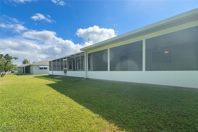 Building Photo - 109 SE 46th Ln