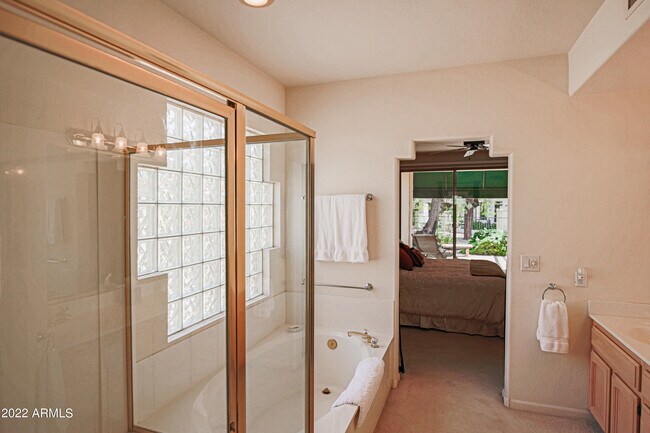 Building Photo - 4639 N Clear Creek Dr