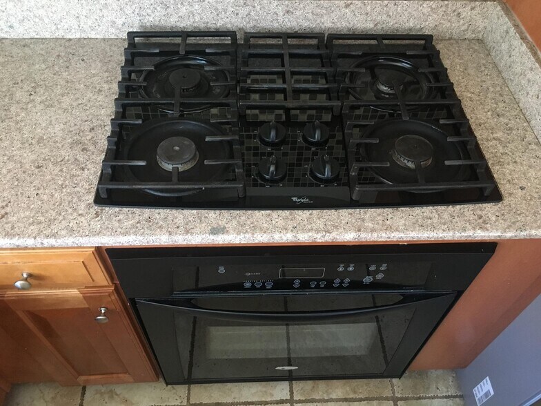 Building Photo - 1061 Pearl Terrace