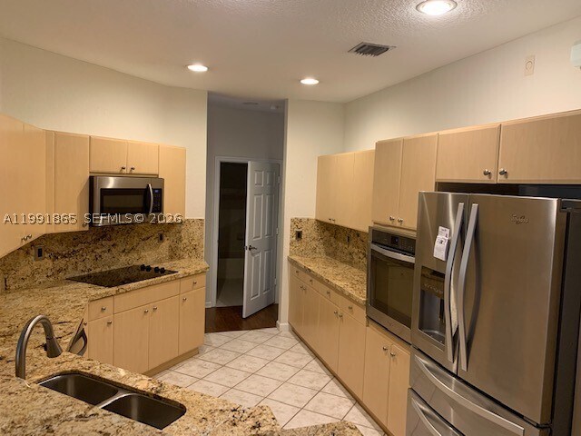 Building Photo - 2800 Kinsington Cir
