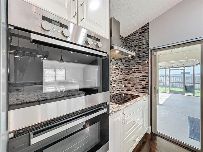 Building Photo - 9134 Sabal Palm Cir