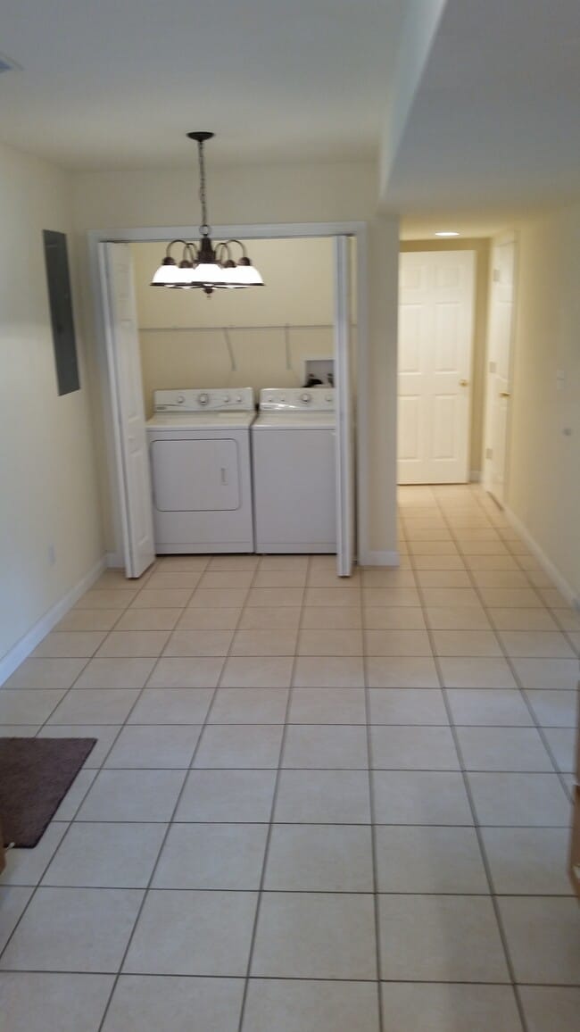 Building Photo - 3603 Zinnia Dr
