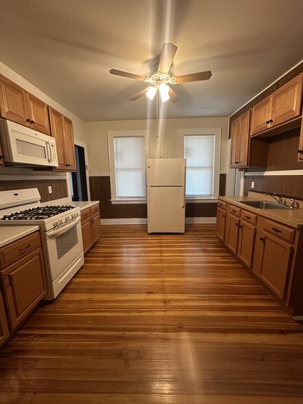 Kitchen - 368 Seaview Ave