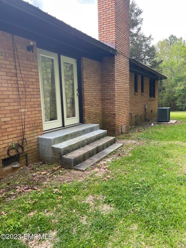 Building Photo - 10570 Woods Rd