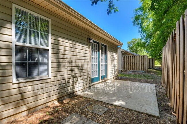 Building Photo - 109 Kelly Dr