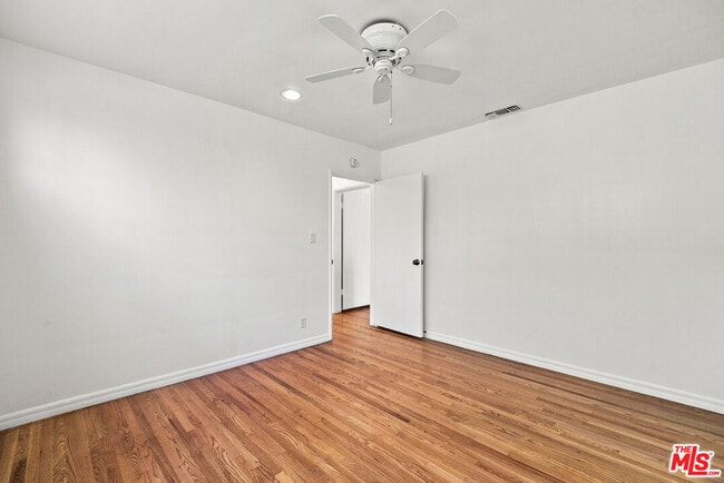 Building Photo - 5631 Columbus Ave