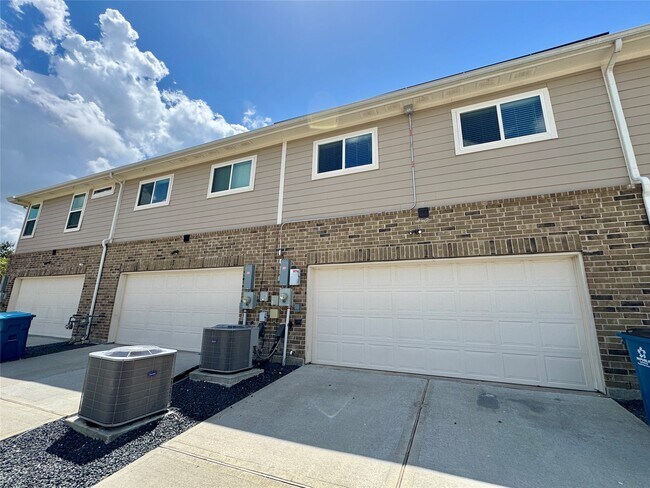 Building Photo - 12715 Beatrice Terrace Dr