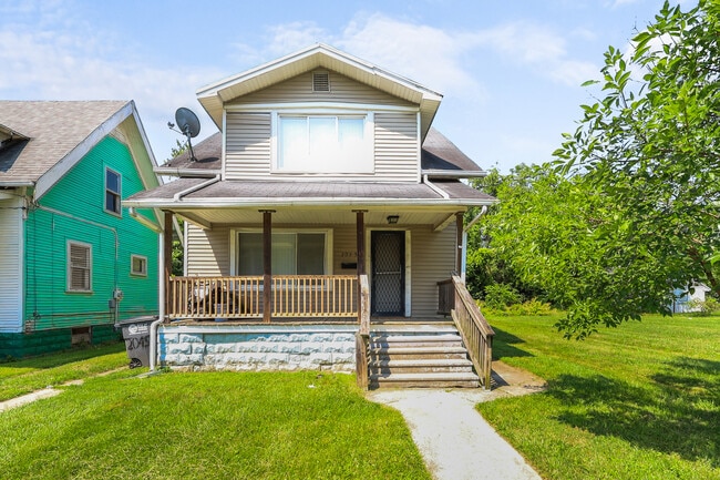 Primary Photo - 2045 Elliott Ave