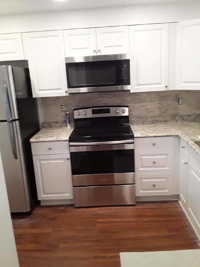 Building Photo - 2241 9th St SE