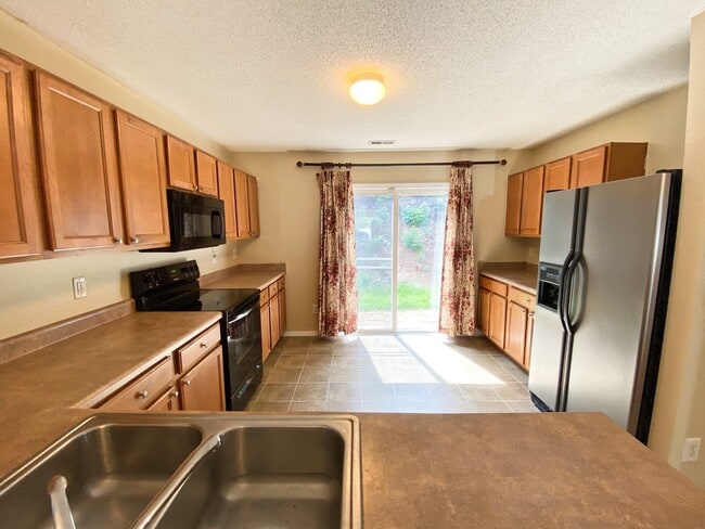 Building Photo - LOCATION IS KEY!!  4 Bedroom House in the ...