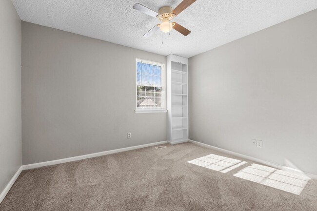 Building Photo - 1301 Neelys Bend Rd