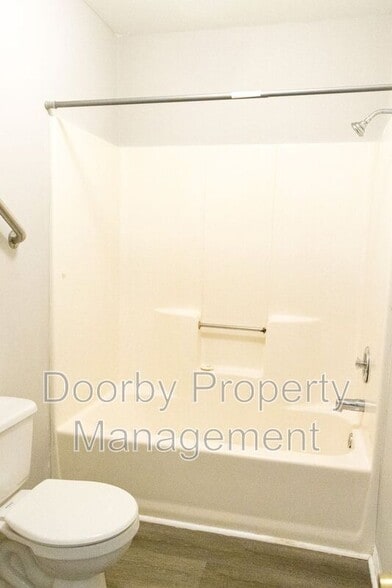 Building Photo - 18 S Germantown Rd