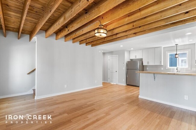 Building Photo - 52 W Cascade St