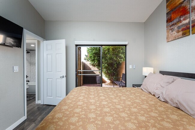 Building Photo - 2041 N 87th Way