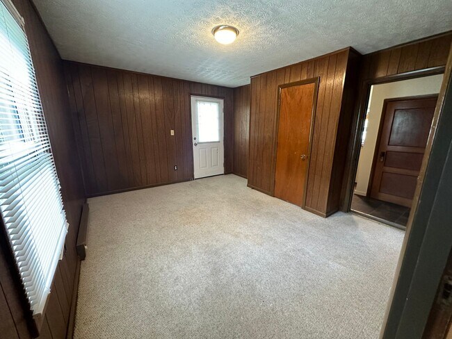 Building Photo - Apartment located in Evington close to 29 ...