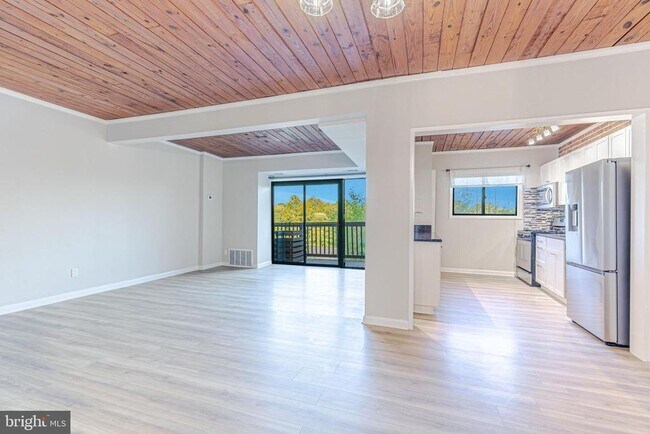 Building Photo - 53 Skyhill Rd