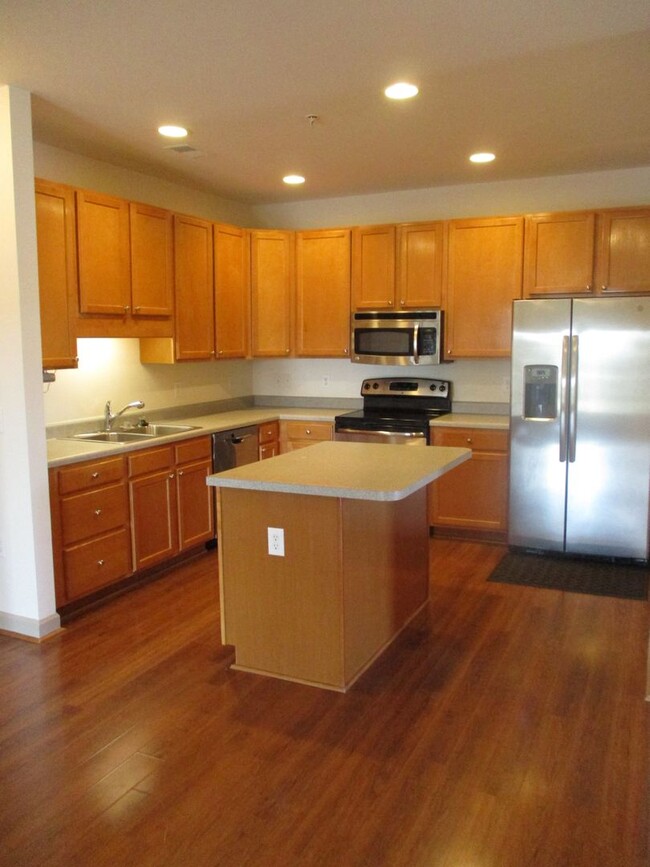 Building Photo - Beautiful 2 bedroom, 2 bath condo for rent!