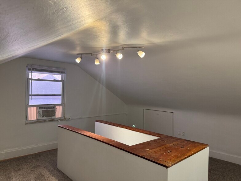 Building Photo - 4052 Penn Ave