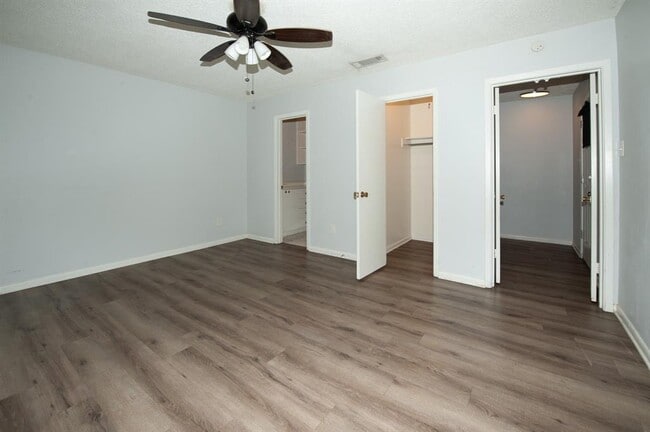 Building Photo - 7303 Grand Canyon Dr