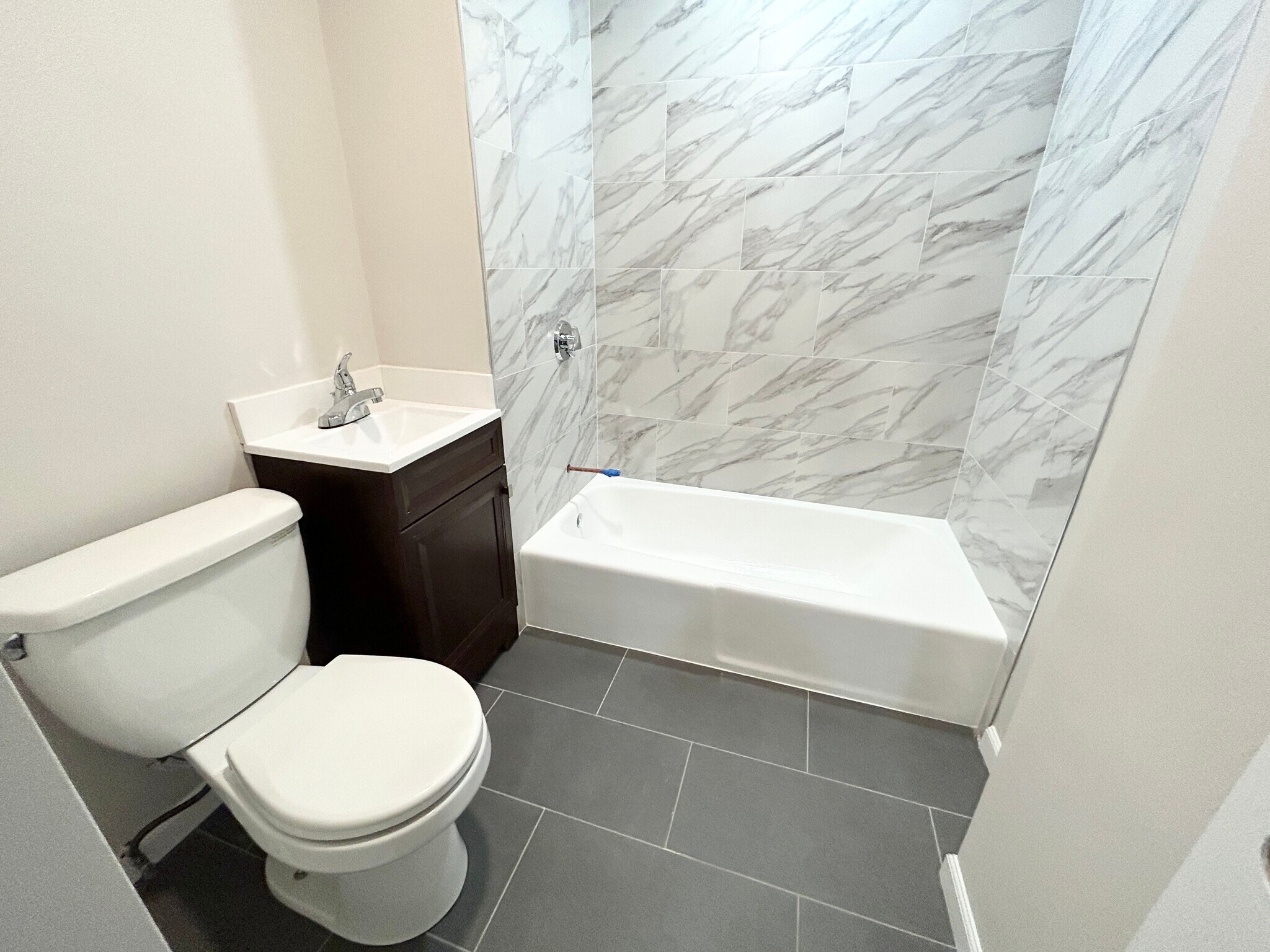 Building Photo - 75 Hillside St