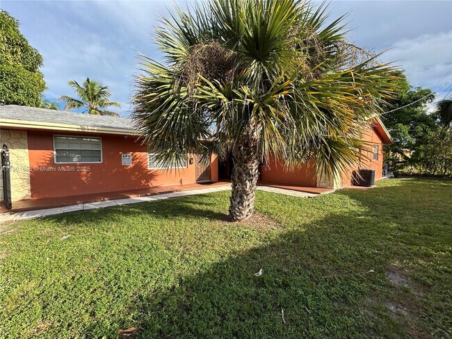 Building Photo - 5200 NW 17th Ct