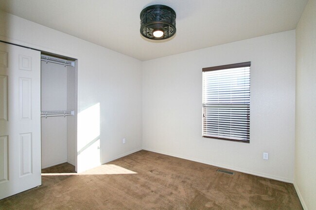 Building Photo - Stunning 4 Bedroom Home in Indigo Ranch!