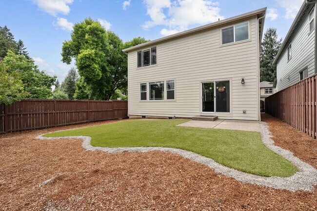 Building Photo - 28616 Greenway Dr