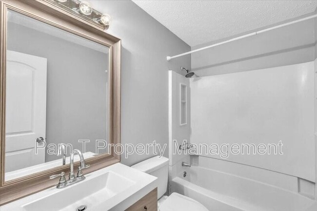 Building Photo - 234 Forest Ridge Dr