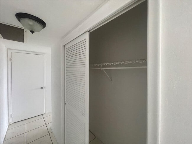 Building Photo - 3301 Spanish Moss Terrace