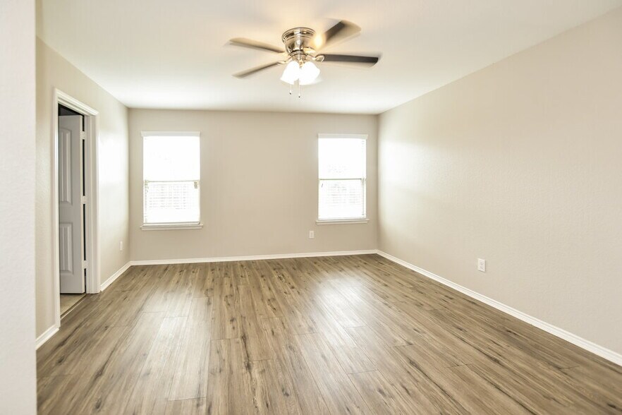 Building Photo - 1230 Ophelia Rd