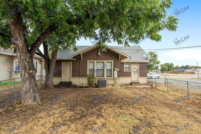 Building Photo - 2305 9th St