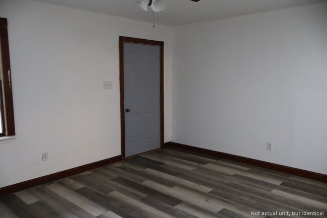 Building Photo - 2305 Southridge Dr