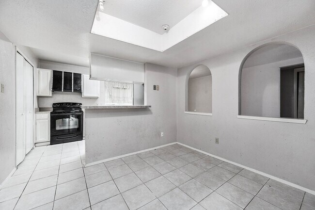 Building Photo - 17035 Seven Pines Dr
