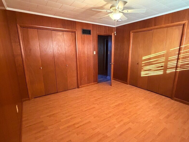 Building Photo - 518 5th St